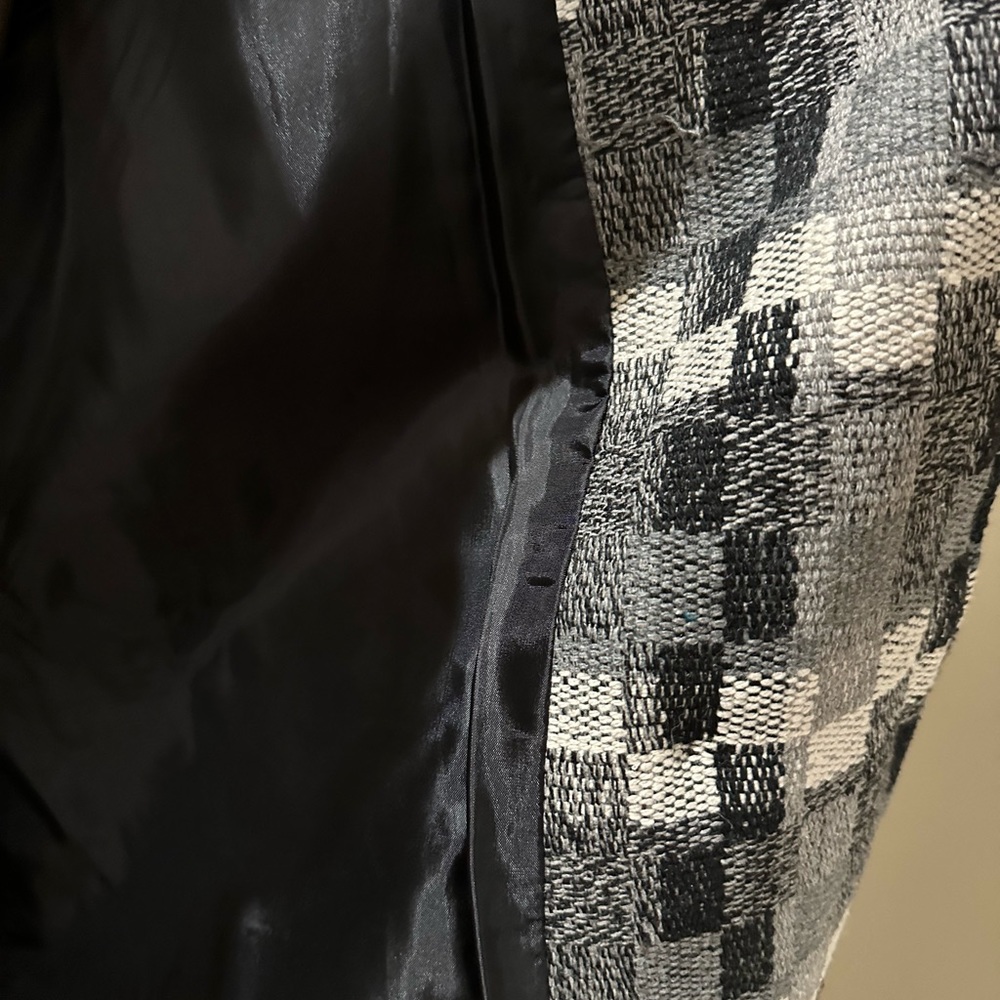 Sacred Thread Coat - Picture 7 of 17